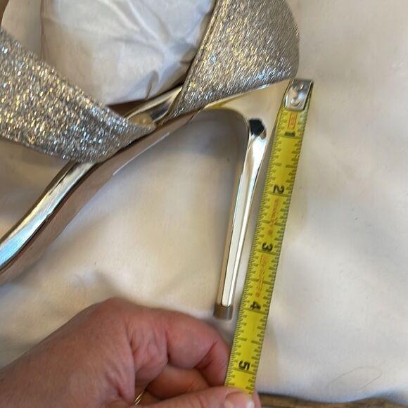 BRUNO RICCI GOLD SPARKLY SANDALS. NEW. REGULAR PRICE $385 - Picture 5 of 8